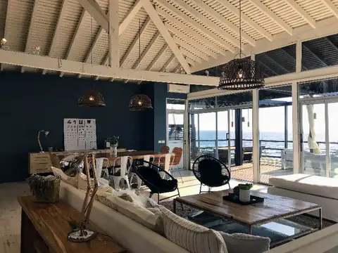 Casa 5 ambientes con 4 baños