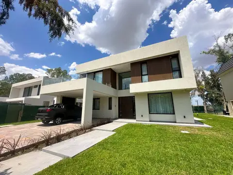 ESPECTACULAR CASA MINIMALISTA Y DISEÑO A LA VENTA ST THOMAS
