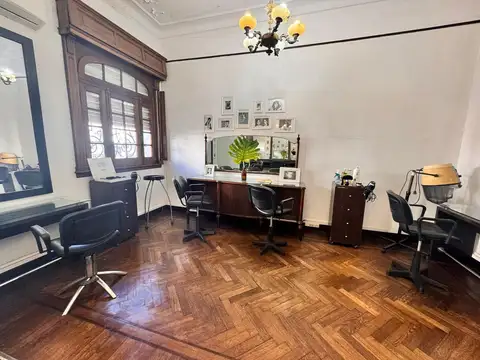 Casa en Alquiler con 2 cocheras