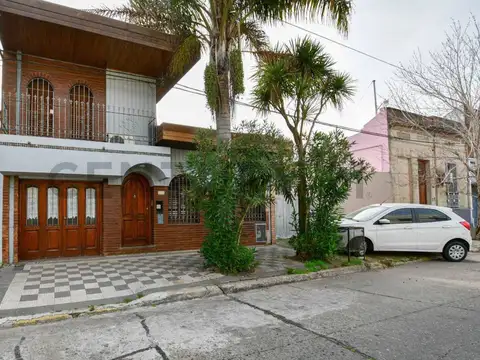 CASA EN VENTA EN TOLOSA LA PLATA DE 3 DORMITORIOS APTA BANCO.