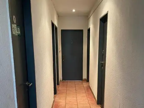 España 100, Piso 1°