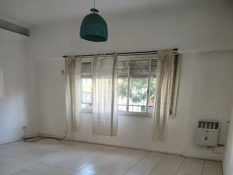 Departamento en Alquiler en Agronomia, $ 980.000