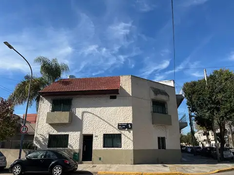 Hermosa Casa 5 Ambientes con Terraza, en pleno Barrio Naon