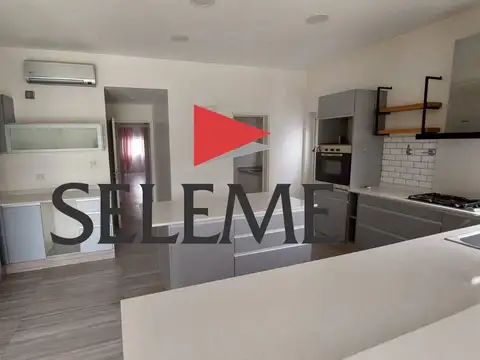 Casa 5 ambientes con 4 baños