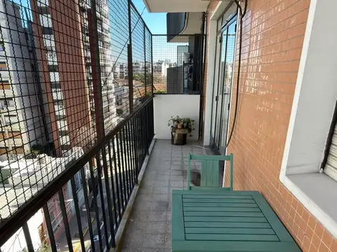 Alto luminoso, 3 amb con balcón, cerca Av. Sta. Fe