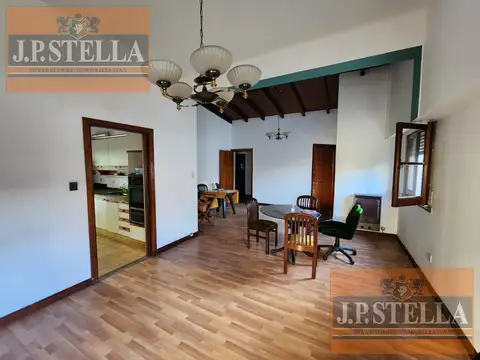 Chalet 6 Amb. C/ Parque y Pileta 250 m² Cub. Lote 698 m² - ALQUILER solo USO COMERCIAL- Ramos Mejia