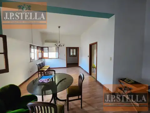 Casa en Alquiler con 1 cochera