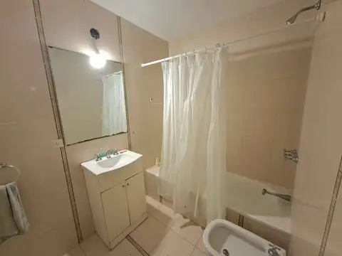 Casa Multifamiliar y Lindo Galpón, Sobre Lote de 400 m² Apto Credito! Venta en Block!