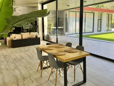 Casa 6 ambientes con 5 baños