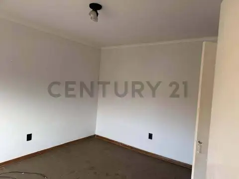 Casa 6 ambientes con 2 baños