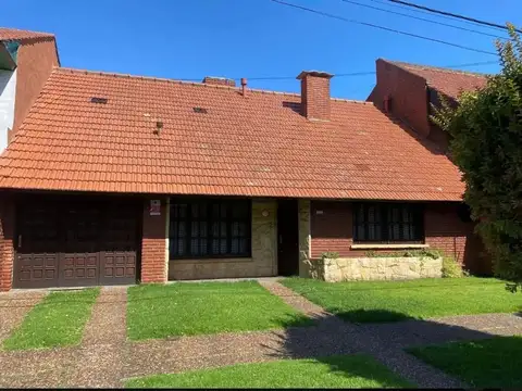 CASA 4 AMBIENTES CON PARQUE ZONA CARLOS