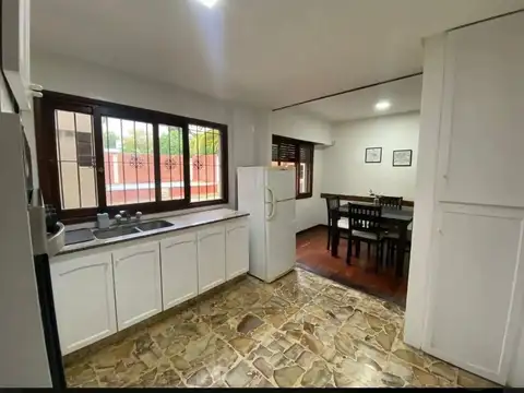 CASA 4 AMBIENTES CON PARQUE ZONA CARLOS