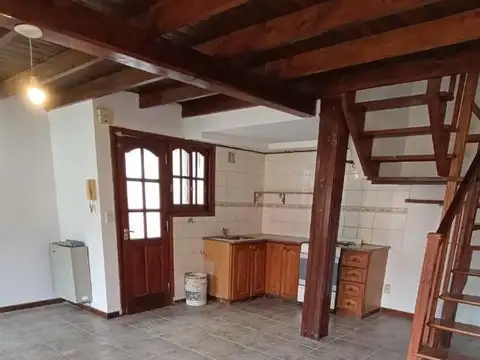 VENTA PH TRES AMBIENTES. JARDIN Y COCHERA. SAN JOSE.