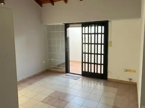 PH 3 ambientes en excelente estado - Caseros