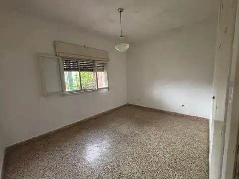 Casa Familiar 4 Ambientes – Excelente Ubicación – Apto Crédito