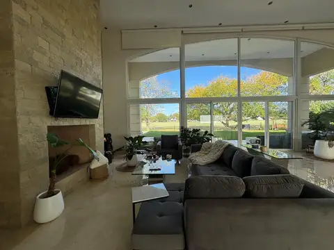 CASA EN VENTA EN SAN DIEGO CON VISTA AL POLO
