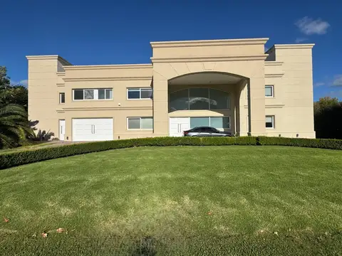 Casa en Venta con 7 cocheras