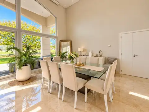 Casa en Venta con 7 cocheras