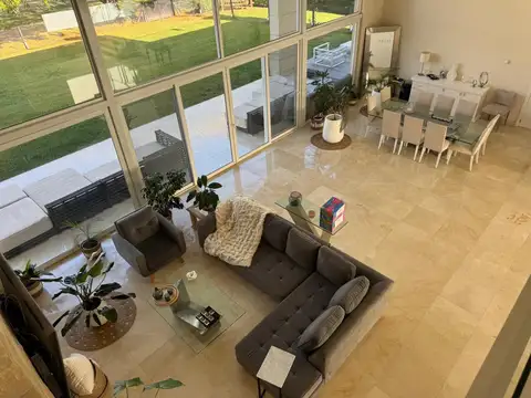 Casa en Venta con 7 cocheras
