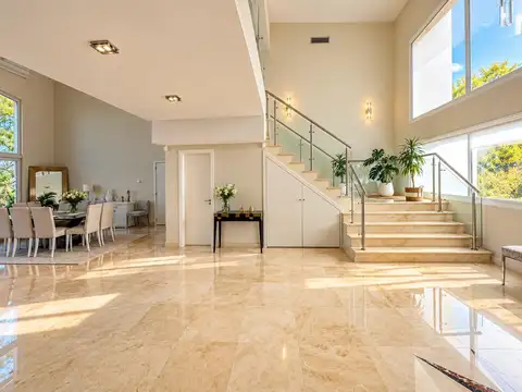 Casa 6 ambientes con 7 baños