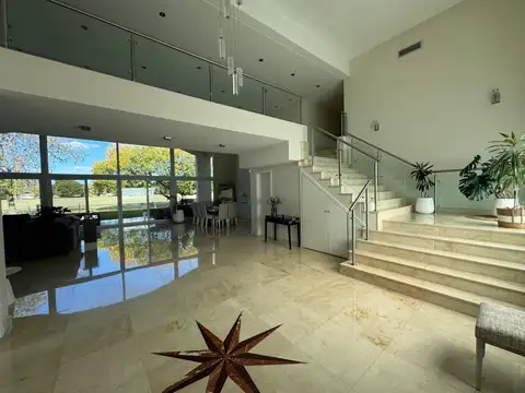 CASA EN VENTA EN SAN DIEGO CON VISTA AL POLO