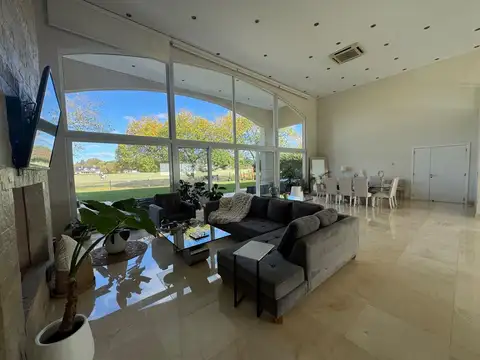 CASA EN VENTA EN SAN DIEGO CON VISTA AL POLO