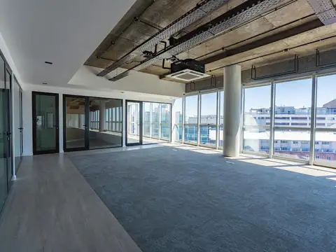 Oficina 8 ambientes con 2 baños