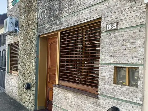 Alquiler de casa 3 amb en ph patio, terraza. AA instalados