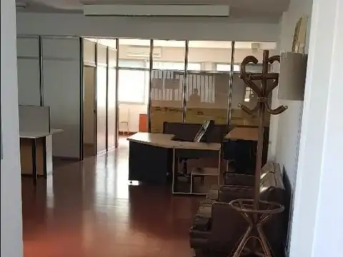 Oficina 3 ambientes con 2 baños