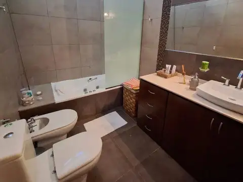 Casa moderna con pileta Barrio Solares en Esperanza