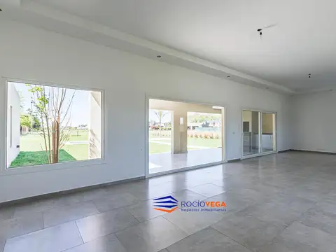 Casa en Venta con 3 cocheras