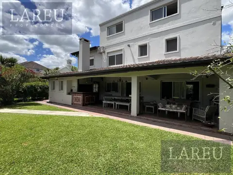 Casa 7 ambientes con 3 baños
