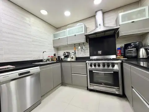 Casa 4 ambientes con 3 baños