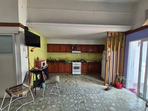 Depto Tipo Casa en Alquiler en Isidro Casanova, $ 550.000