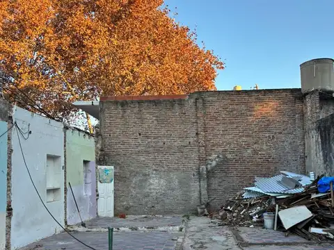 TERRENO DE 211MTS2 CON MEJORAS A POCAS CUADRAS DEL CENTRO DE MORON