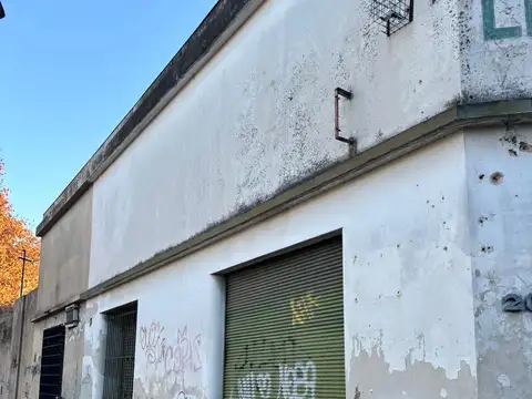 TERRENO DE 211MTS2 CON MEJORAS A POCAS CUADRAS DEL CENTRO DE MORON