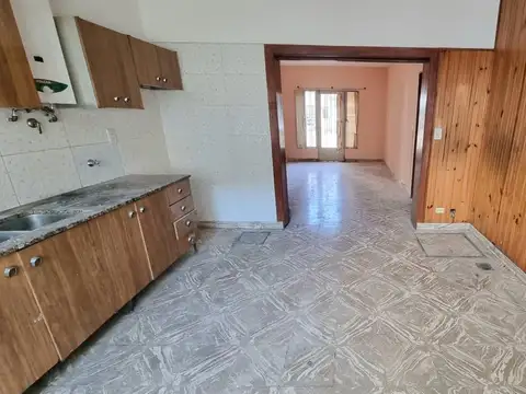 Alquiler casa Echesortu Rosario con cochera y patio amplio.