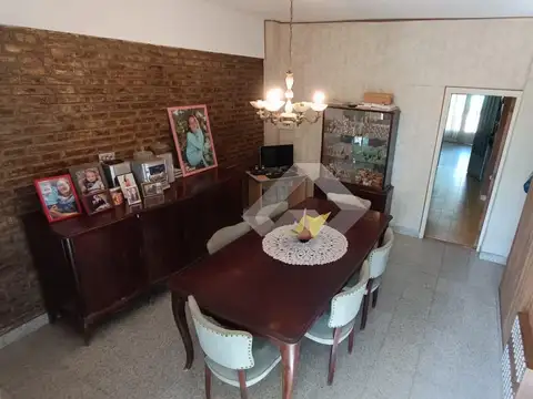 Casa 6 ambientes con 2 baños