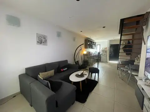 Casa en Alquiler con 1 cochera