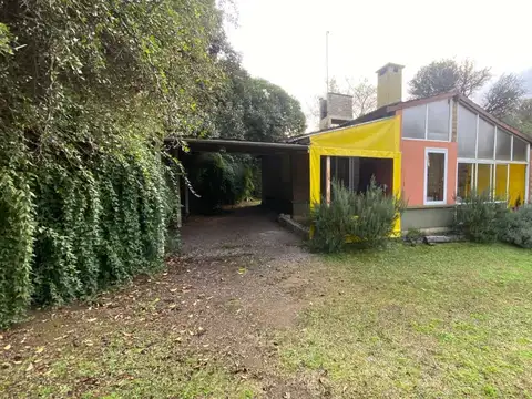 PERMUTA VENDE 3 CASAS CON 2 PILETAS LA GRANJA