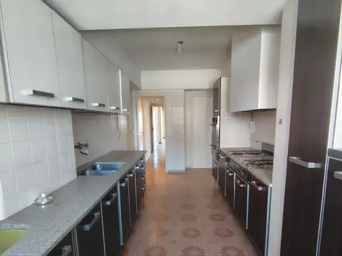Departamento en Alquiler con 1 cocheras