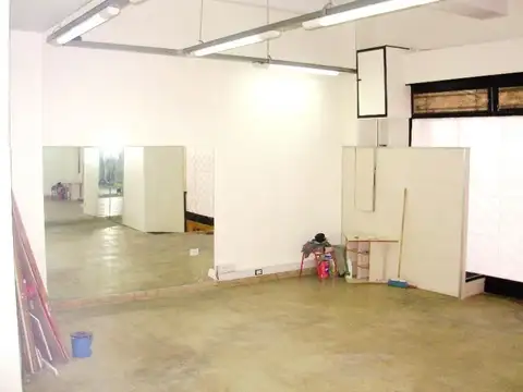 Local en PBº Y SOTANO. RECICLADO.BAÑO CON DUCHA.-Al  Valor  del Alquiler Hay que sumarle el IVA