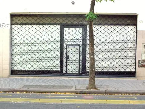 Local en PBº Y SOTANO. RECICLADO.BAÑO CON DUCHA.-Al  Valor  del Alquiler Hay que sumarle el IVA