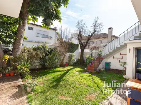 Casa de siete ambientes en venta - Bernal