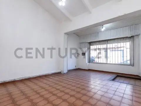 Lisandro De La Torre 1900, Piso 0