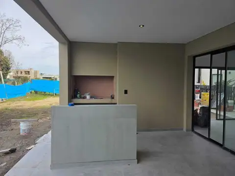 Casa Chalet  en Venta en Santa Lucia, Pilar del Este, Pilar