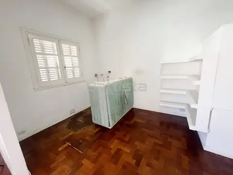 Oficina 4 ambientes con 1 baño