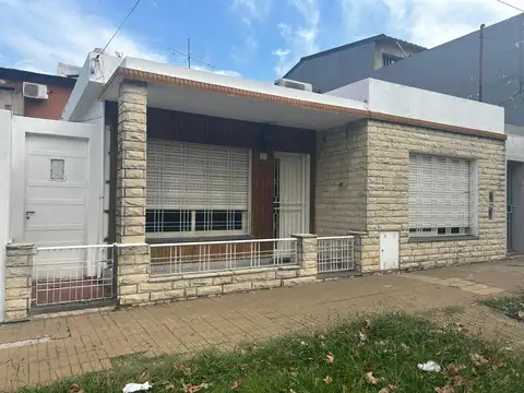 Excelente Casa con Patio en Villa Maipú