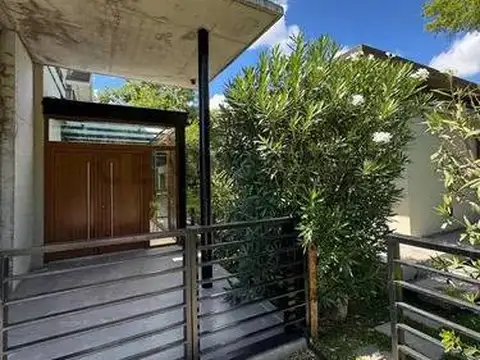 Casa 9 ambientes con 6 baños