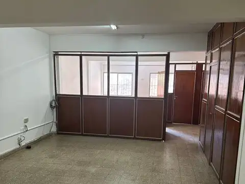 Oficina 4 ambientes con 1 baño